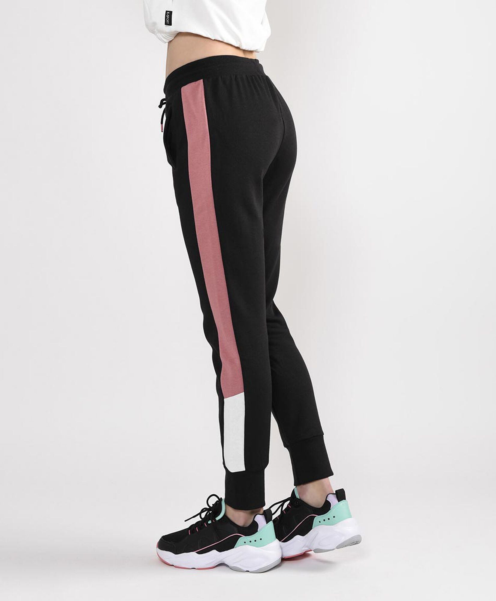 Pantalón de buzo tiro alto slim fit Pantalón de buzo tiro alto slim fit