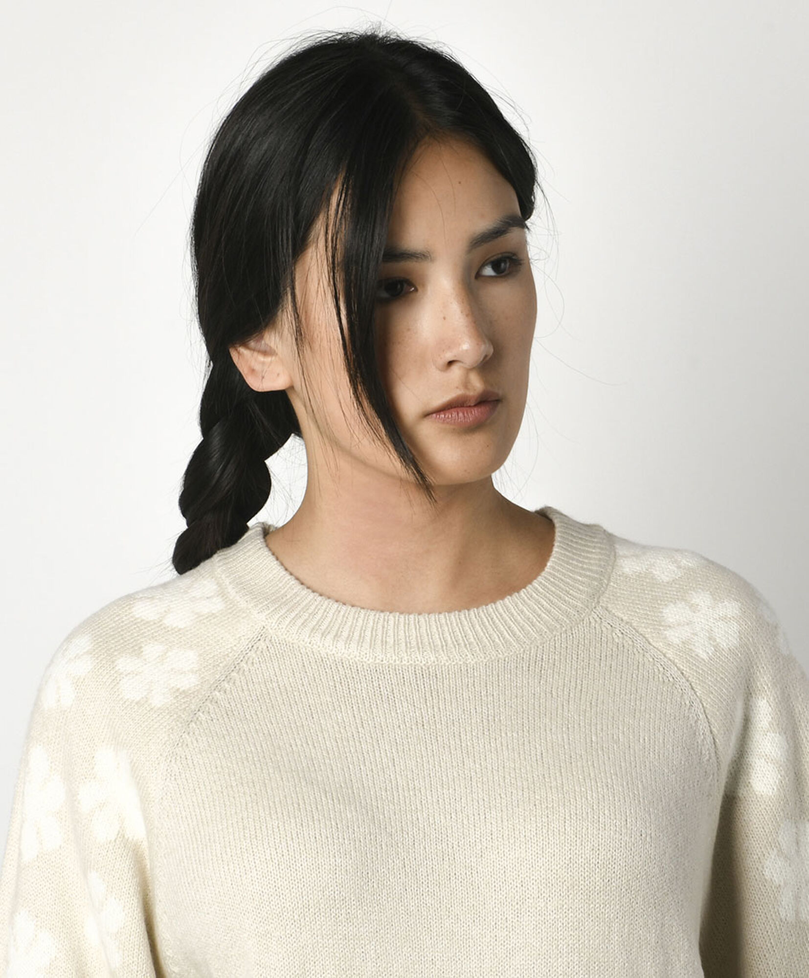 Sweater mujer flores en manga Sweater mujer flores en manga