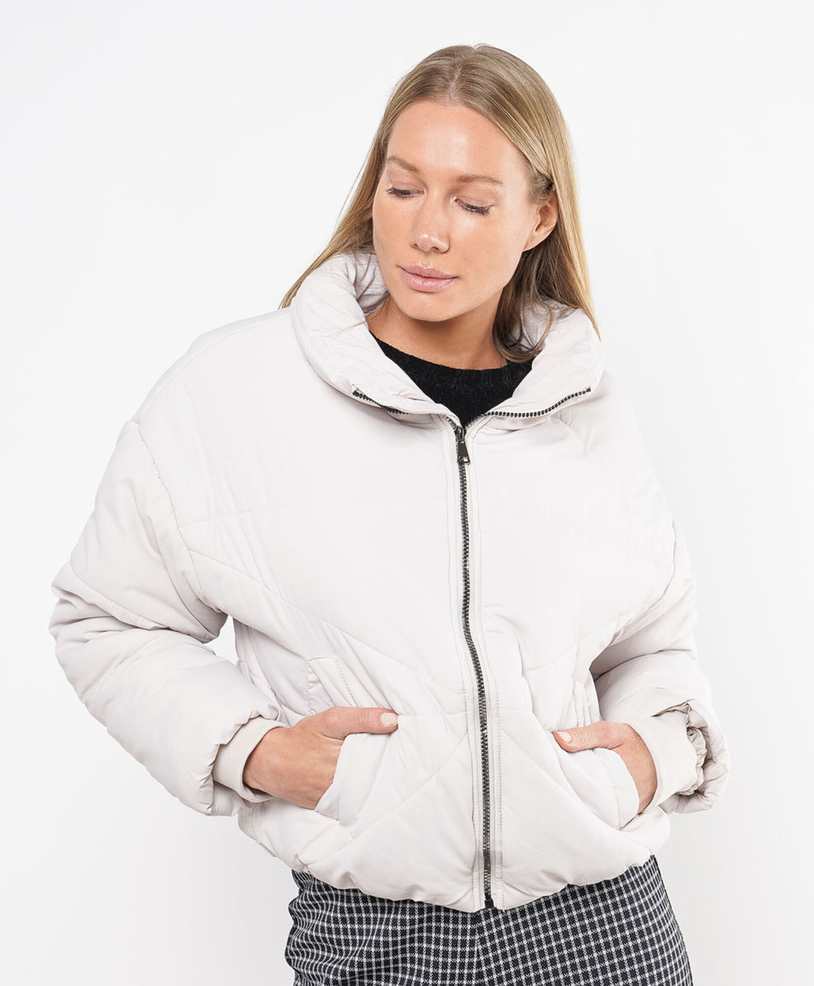 Parka mujer puffa crop beige claro Parka mujer puffa crop beige claro