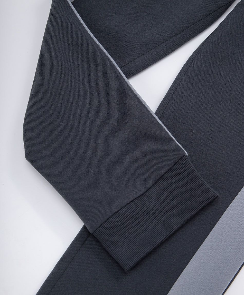 Pantal&oacute;n deportivo hombre texto l&iacute;neas