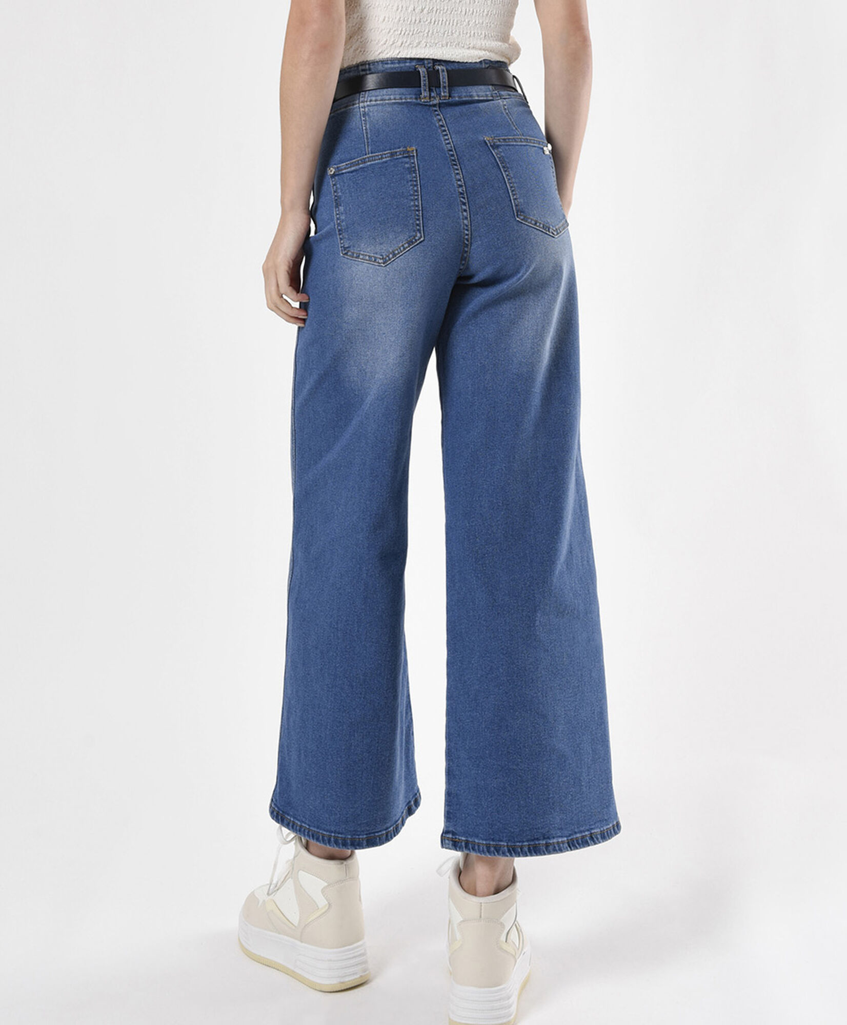 Jeans mujer desgastado con cinturón wide Jeans mujer desgastado con cinturón wide