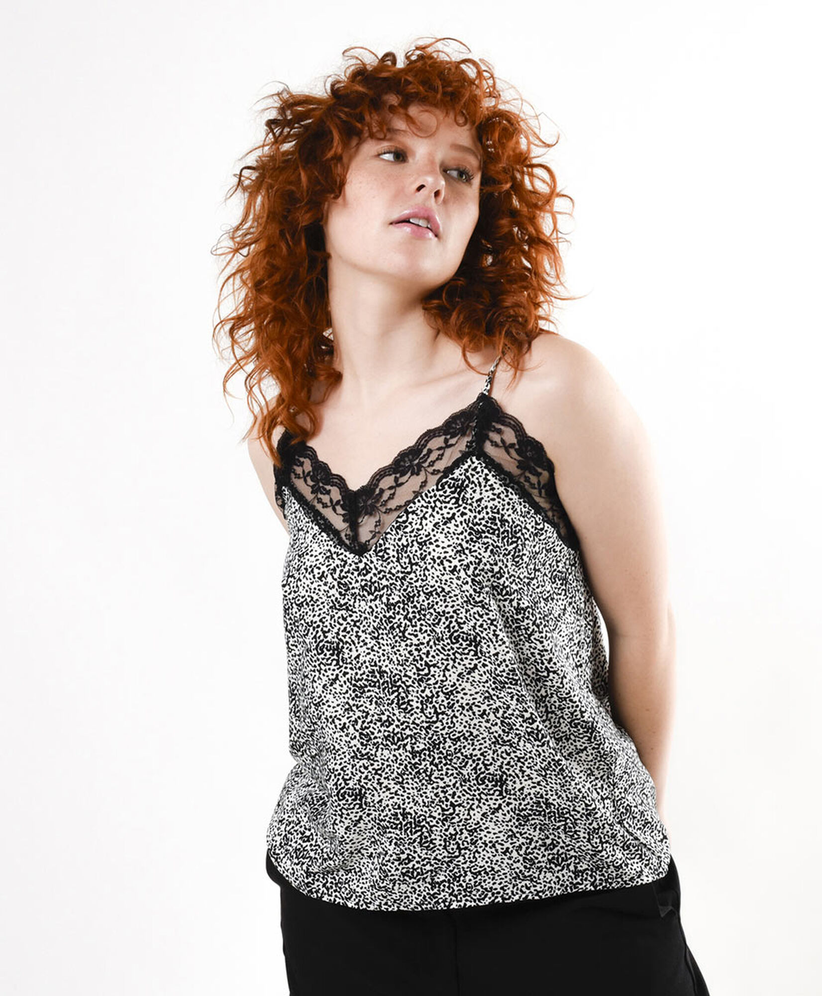 Polera mujer animal print negro encaje Polera mujer animal print negro encaje