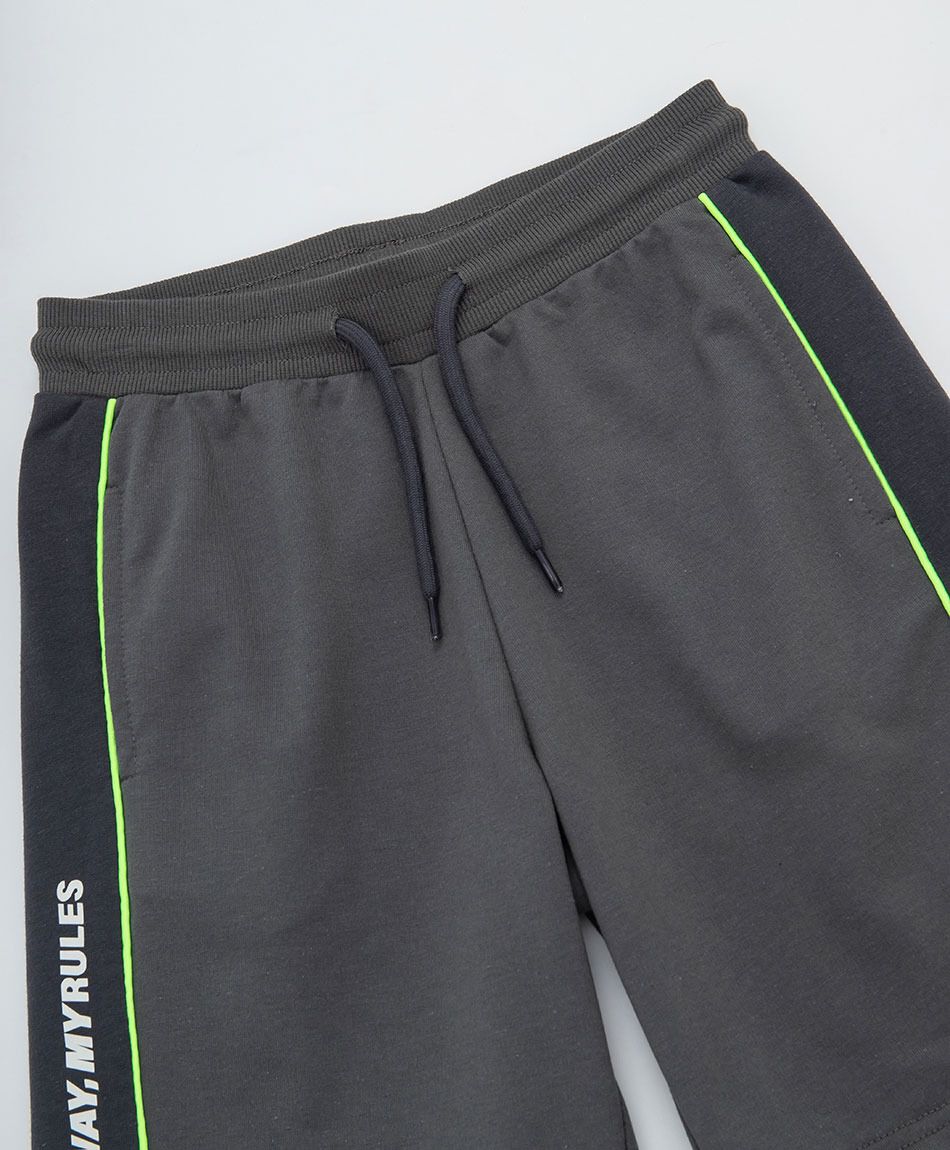 Short ni&ntilde;o l&iacute;neas