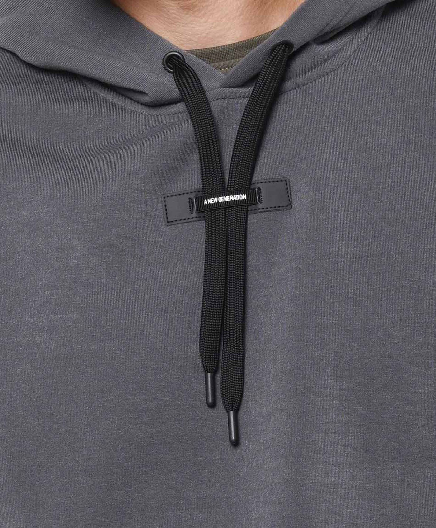 Polerón hombre liso con gorro Polerón hombre liso con gorro