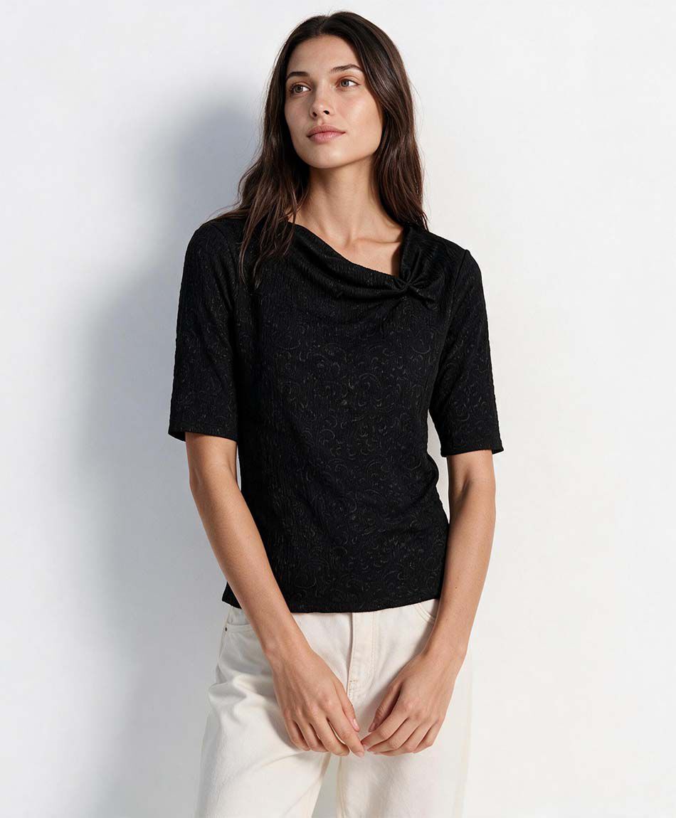 Polera mujer cuello asim&eacute;trico