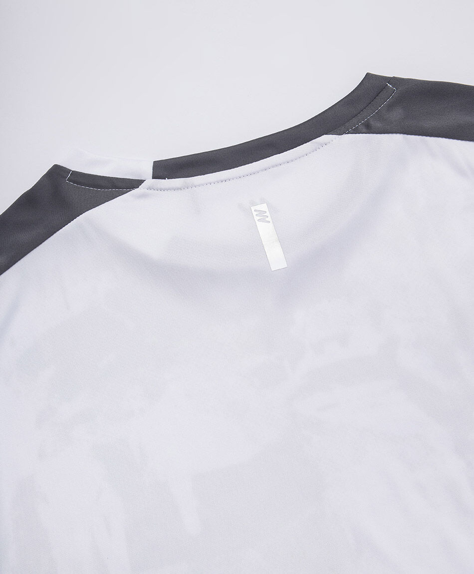 Polera deportiva hombre abstracto