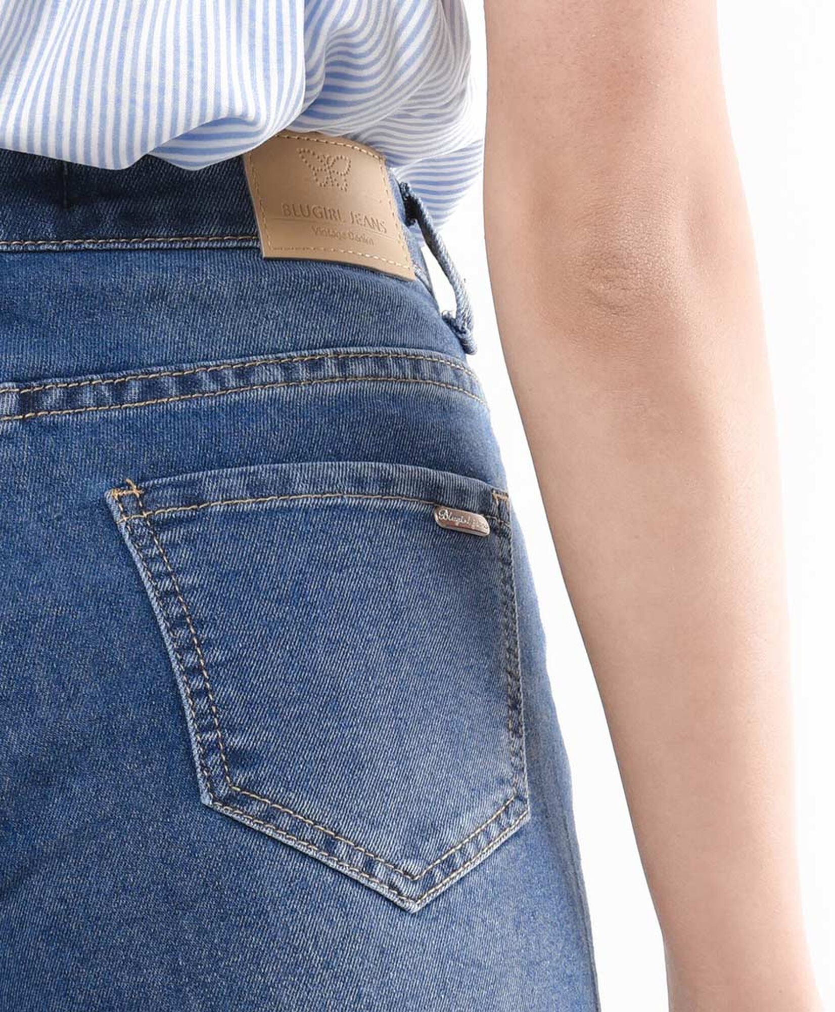 Jeans mujer basta bordada wide Jeans mujer basta bordada wide