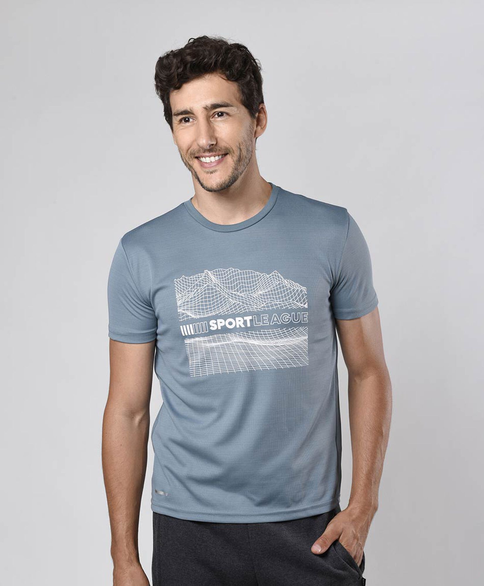 Polera deportiva hombre estampado montaña Polera deportiva hombre estampado montaña