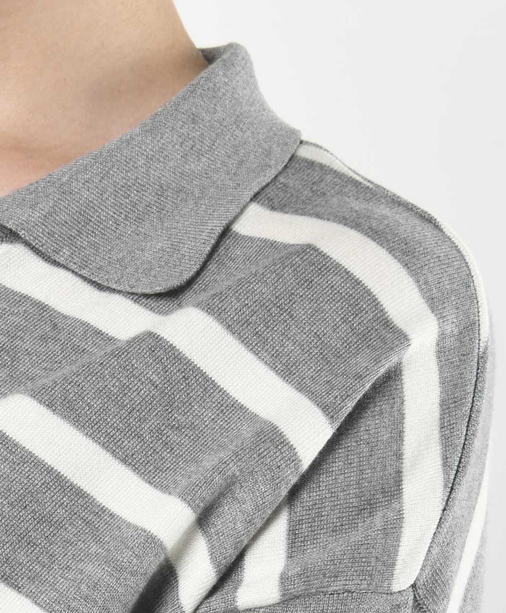 Sweater mujer líneas con cuello Sweater mujer líneas con cuello