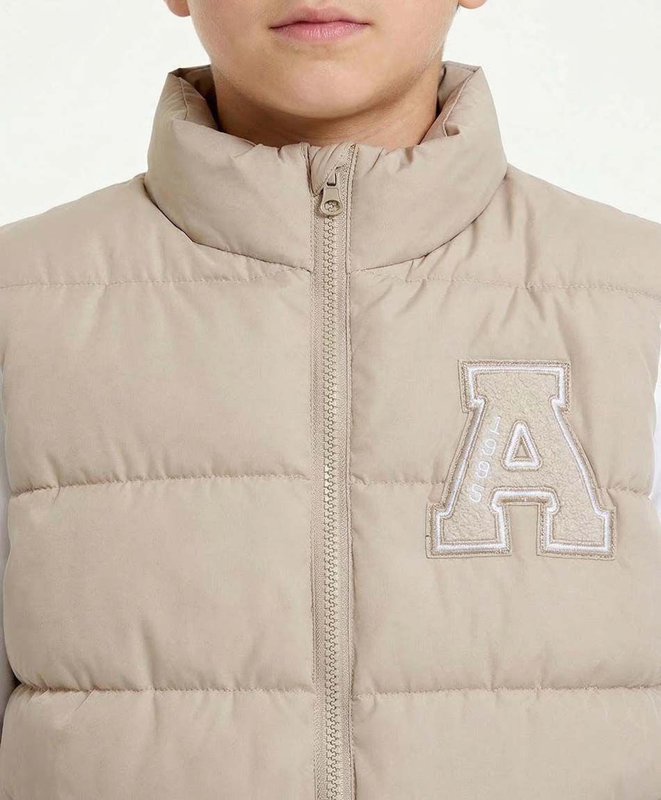 Parka ni&ntilde;o sin mangas letra a