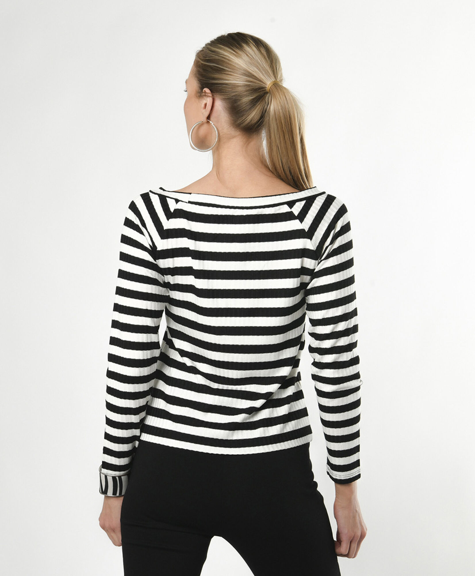 Polera mujer líneas cuello ancho Polera mujer líneas cuello ancho