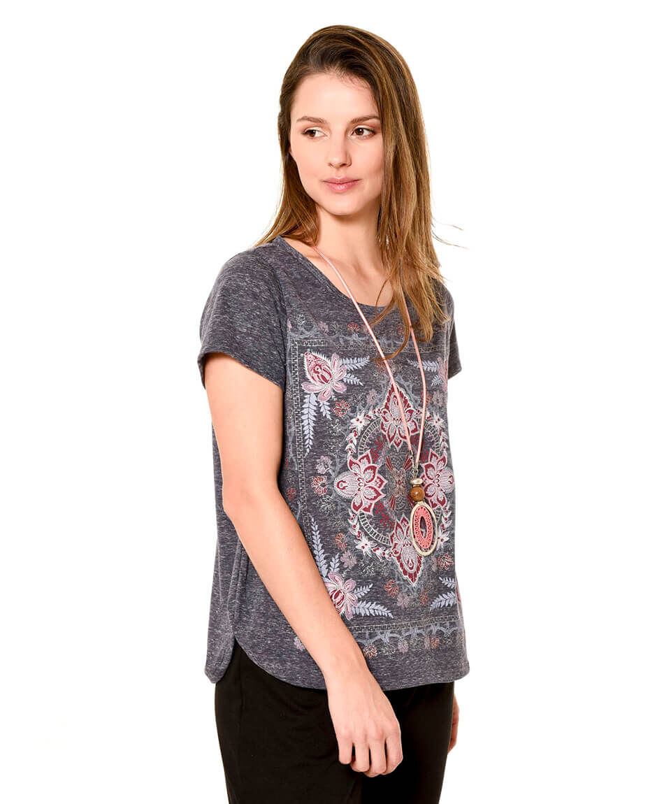 Polera estampada brillos
