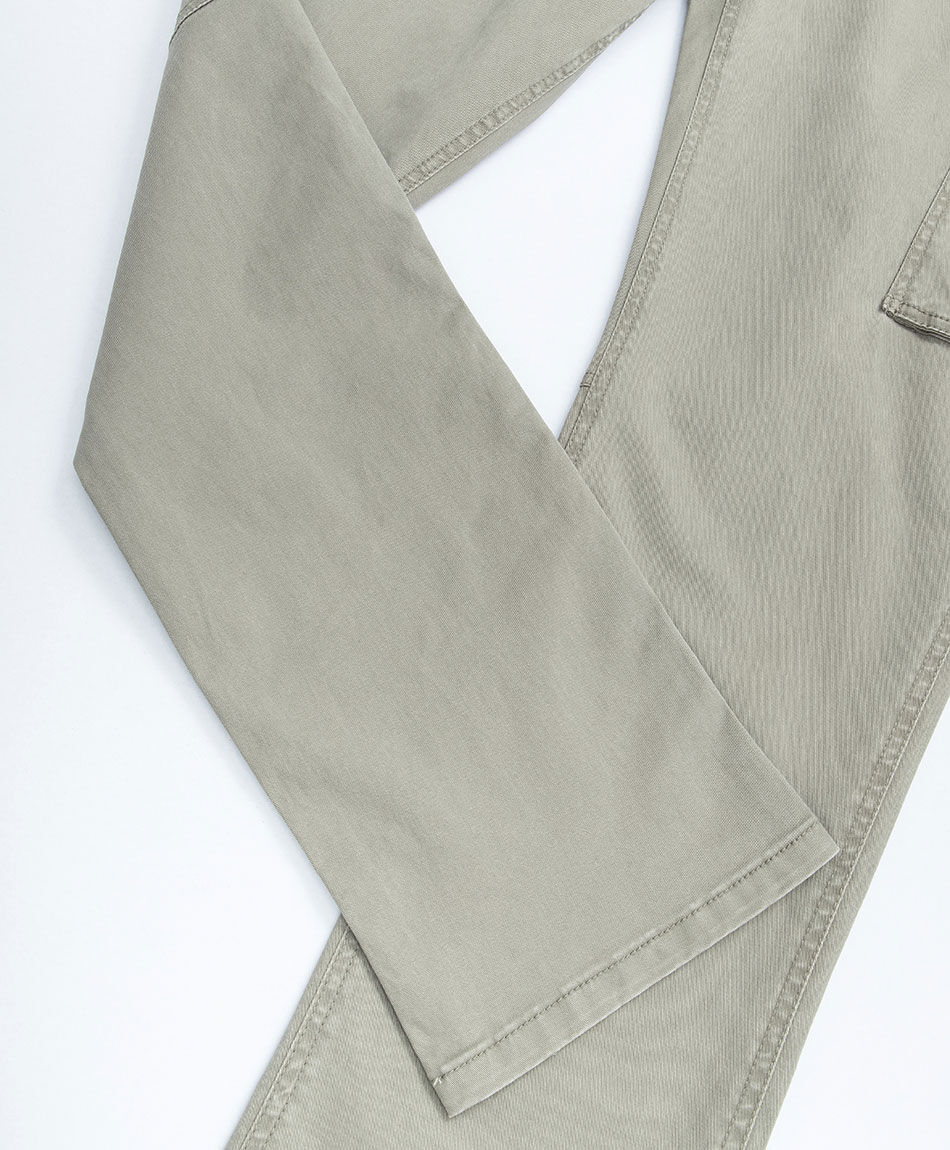 Pantal&oacute;n hombre liso cargo