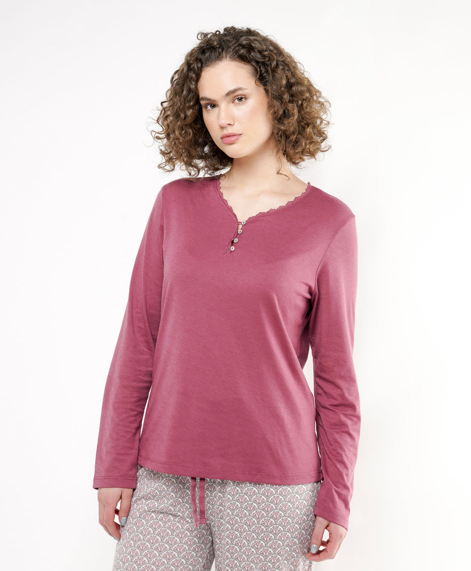 Pijama mujer detalles floreado Pijama mujer detalles floreado