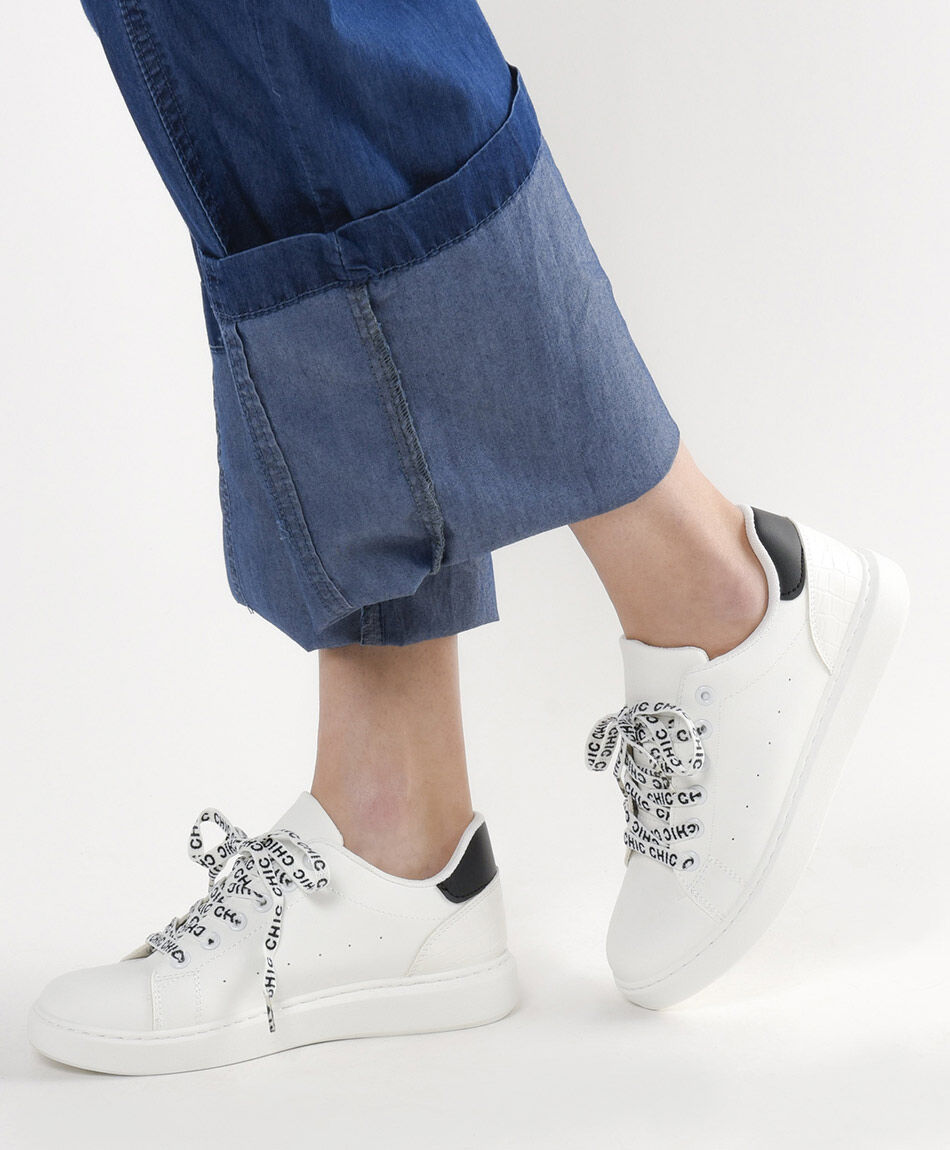 Zapatilla mujer cord&oacute;n texto
