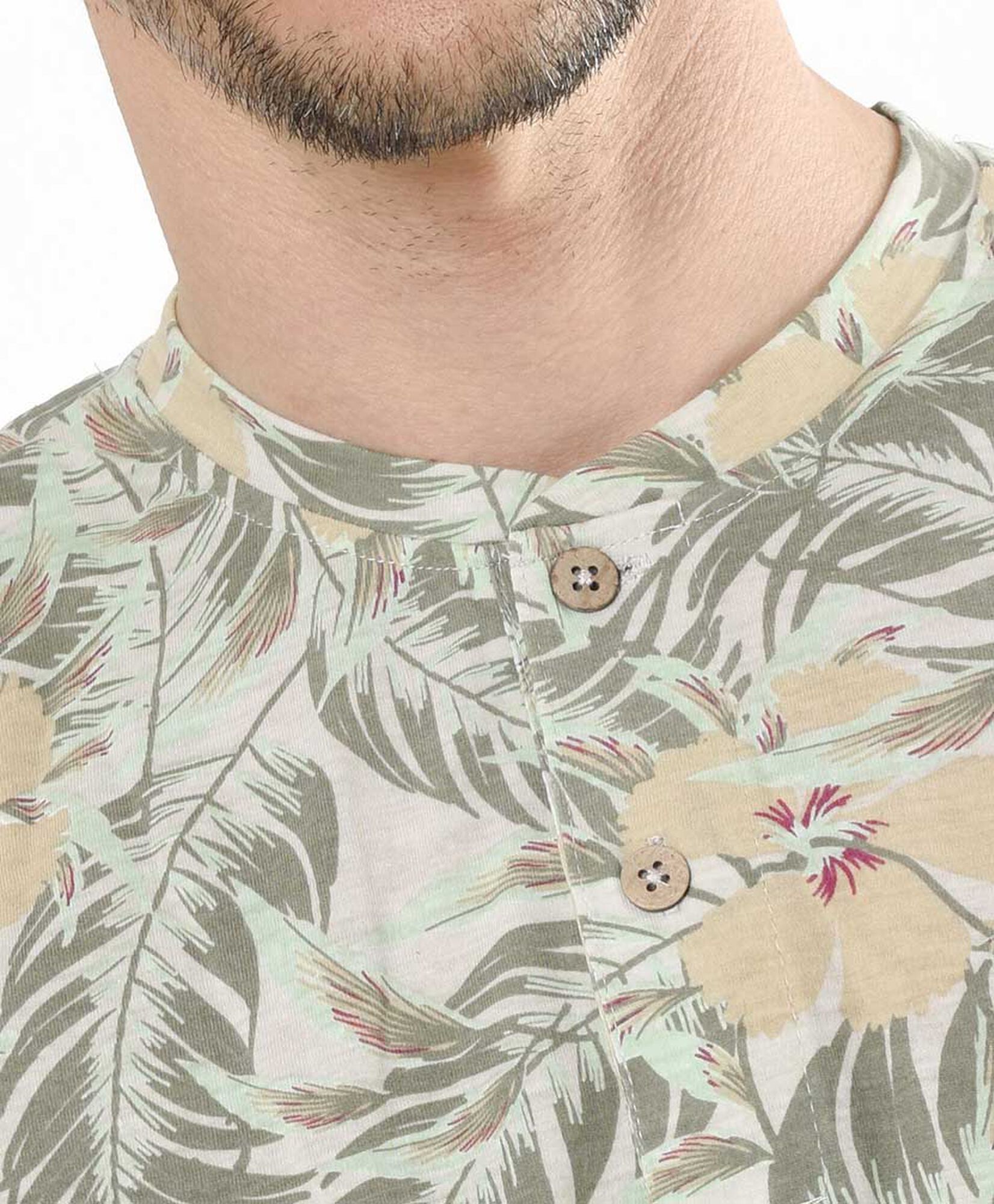 Polera hombre floral con botones verde Polera hombre floral con botones verde