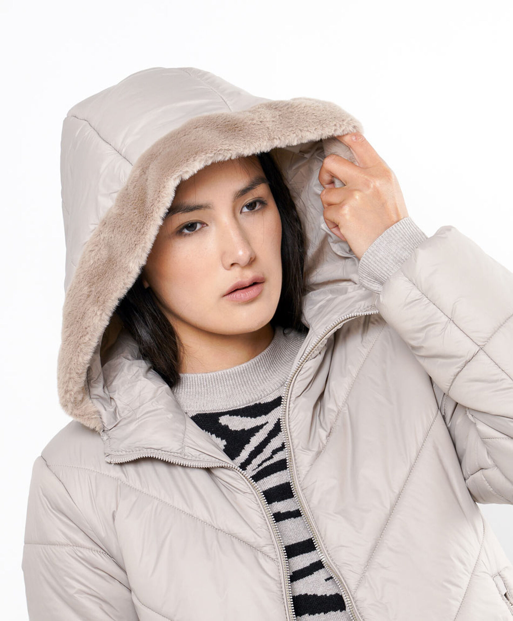 Parka mujer gorro pelitos Parka mujer gorro pelitos