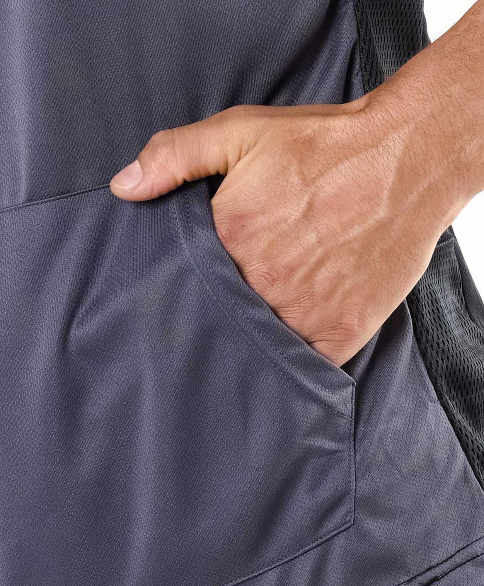 Polera deportiva hombre con gorro Polera deportiva hombre con gorro