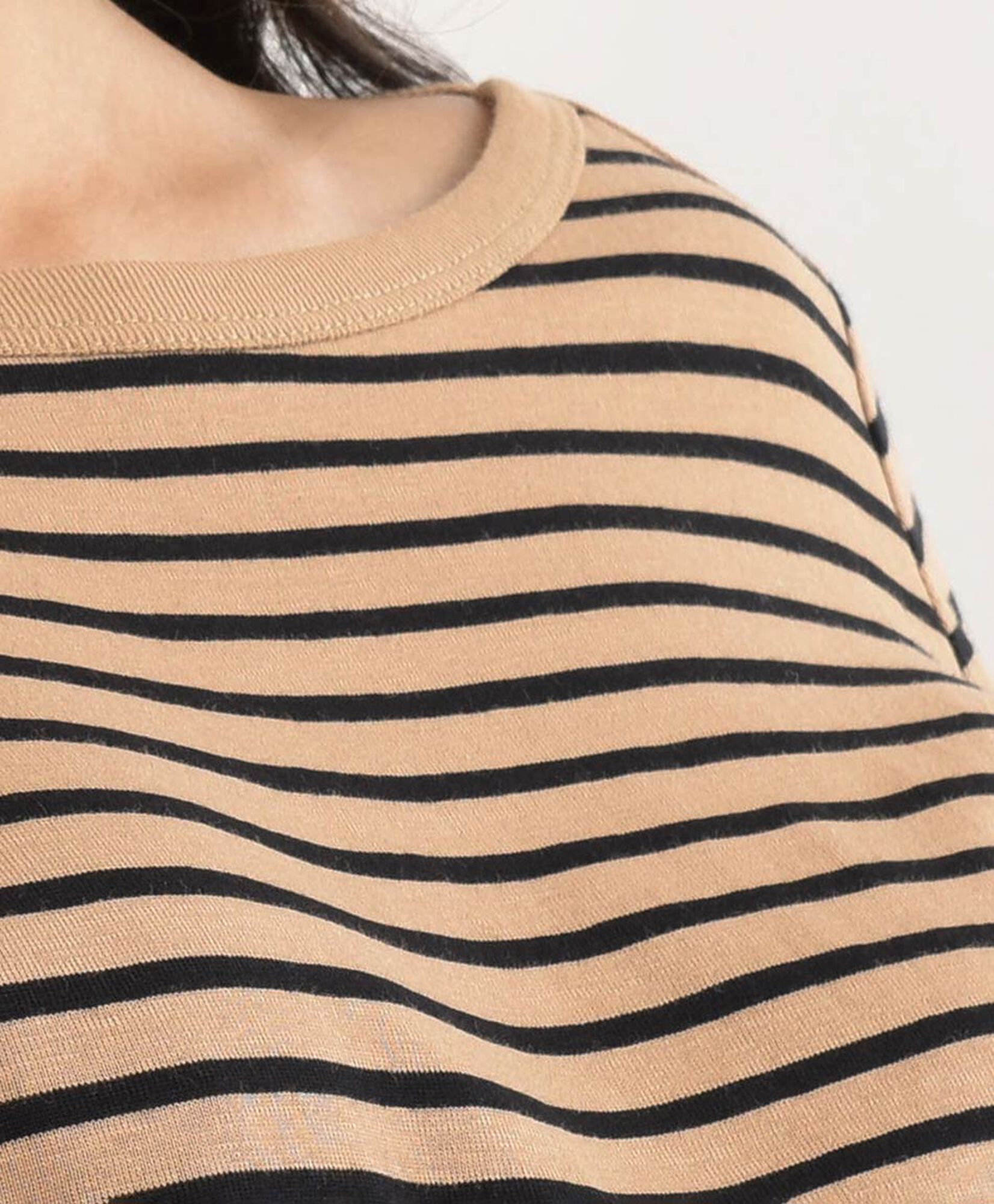 Polera mujer líneas beige manga larga Polera mujer líneas beige manga larga