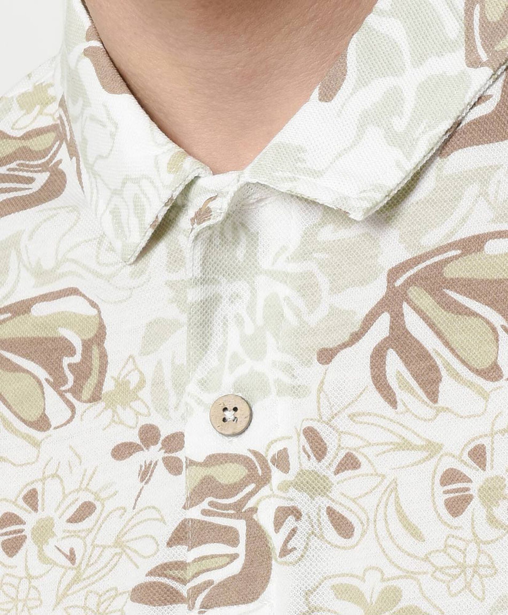 Polera hombre floral texturizada cuello piqué Polera hombre floral texturizada cuello piqué