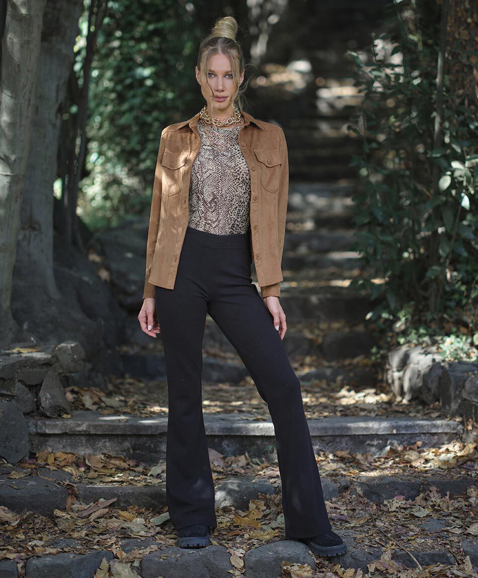 Pantal&oacute;n mujer flare texturizado
