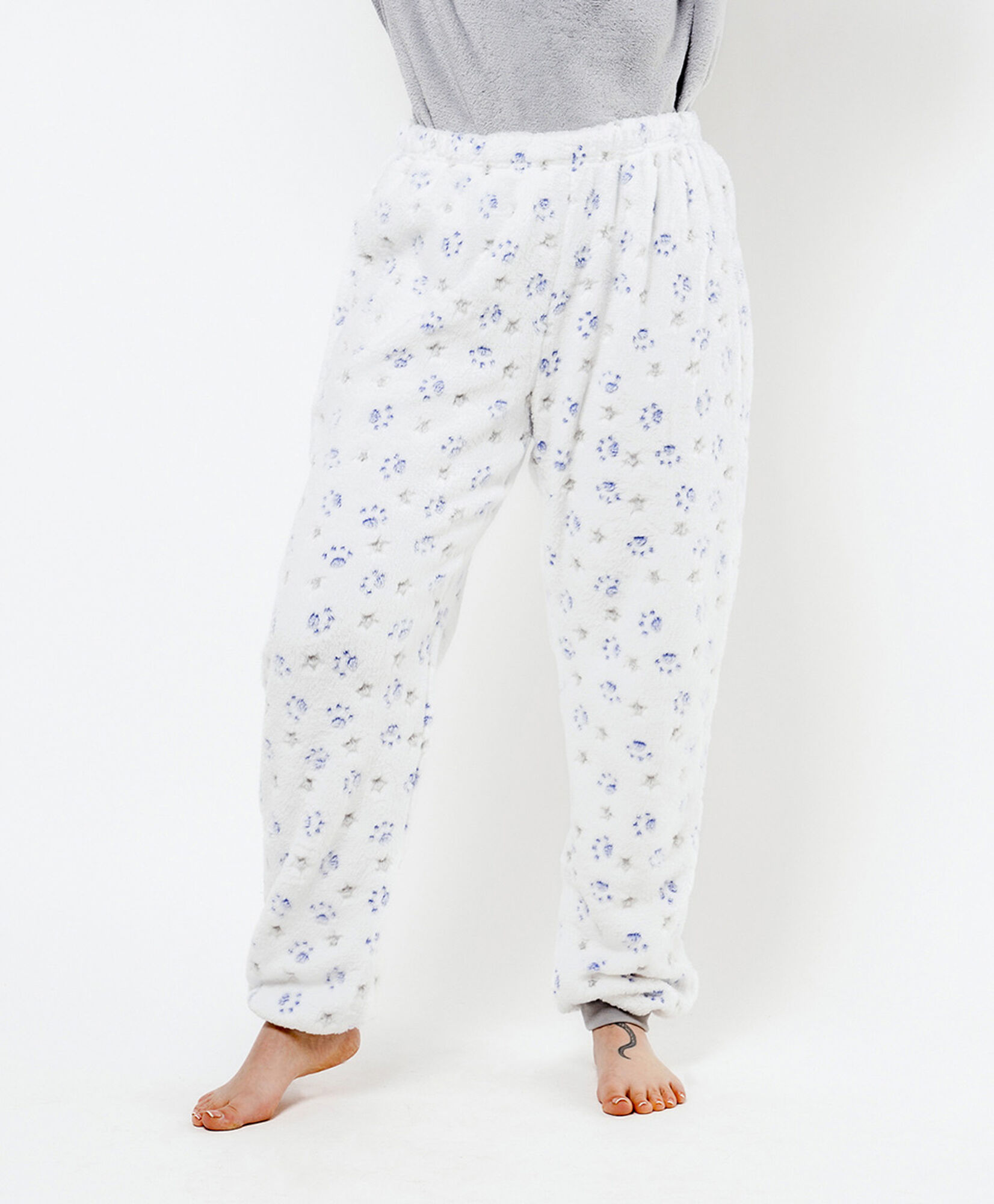 Pijama mujer estampado huellitas y perrito Pijama mujer estampado huellitas y perrito
