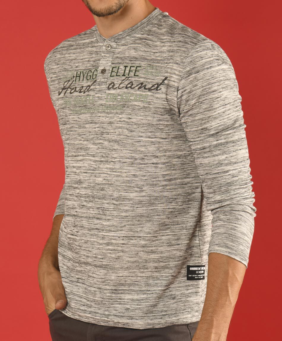 Polera textura estampada