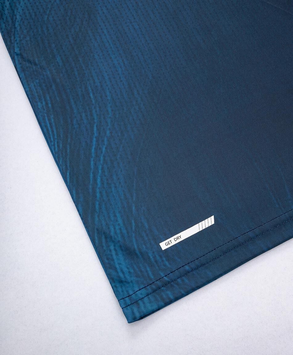 Polera deportiva hombre ondas