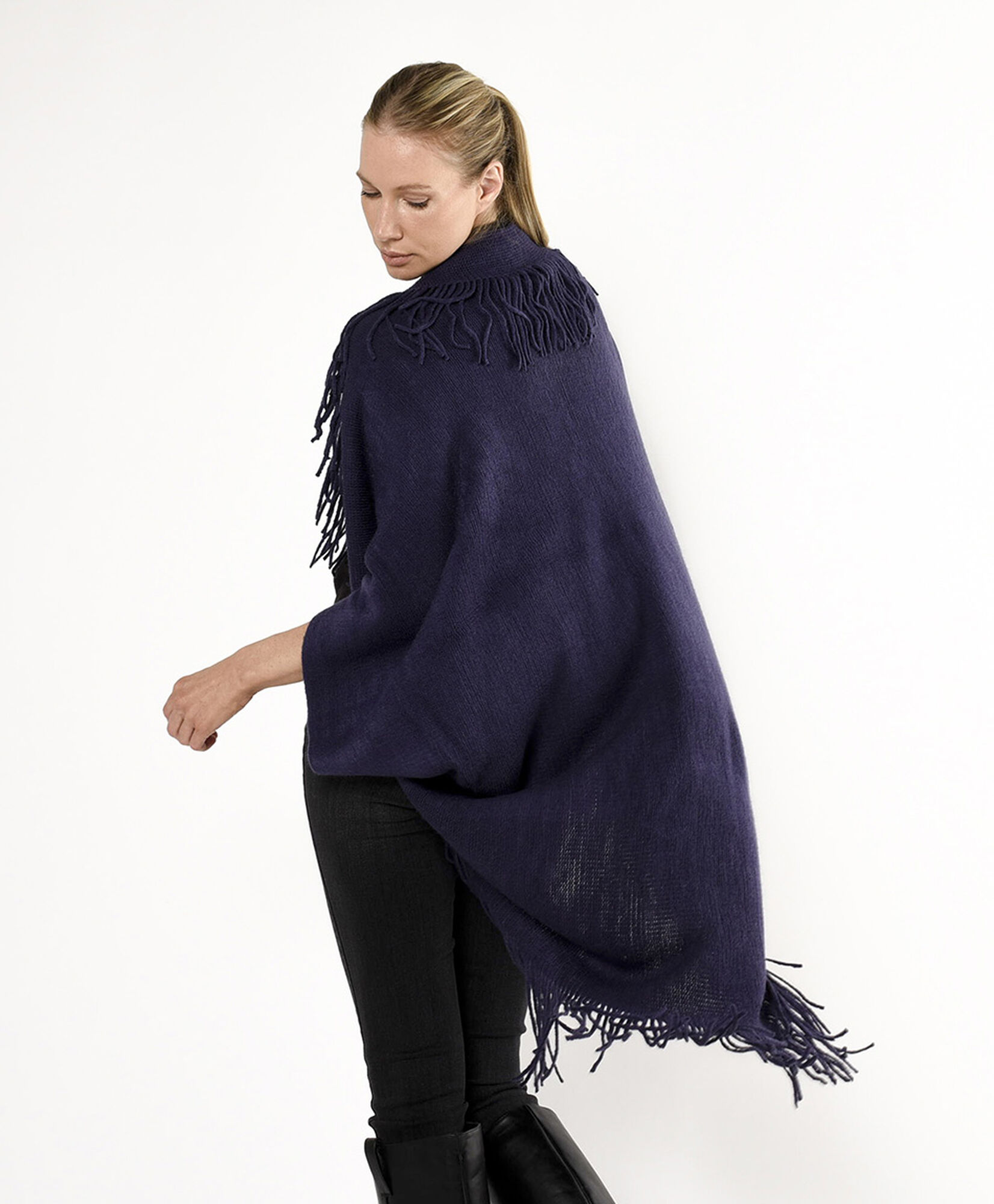 Poncho mujer flecos abierto Poncho mujer flecos abierto