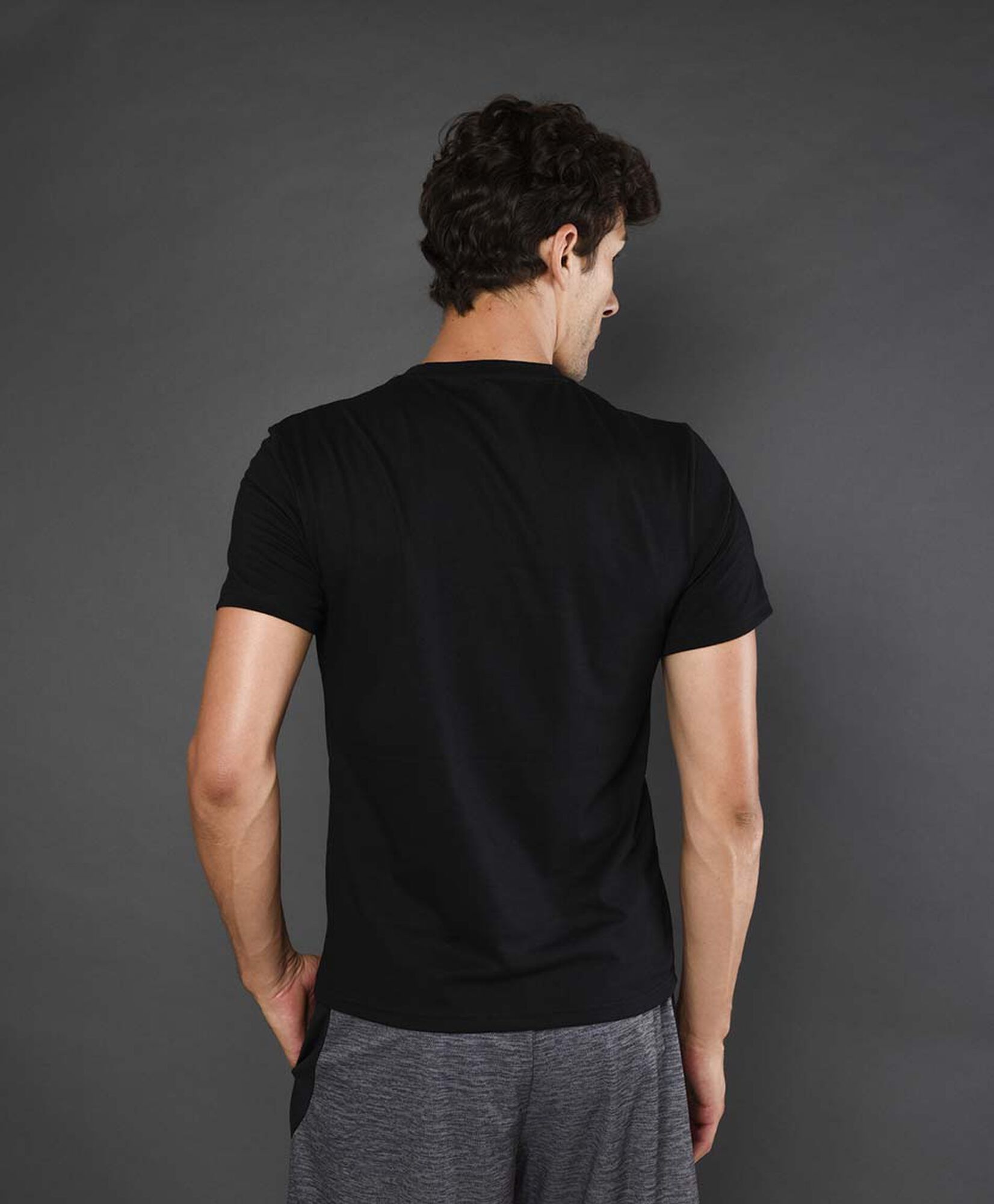 Polera deportiva hombre estampado texto Polera deportiva hombre estampado texto