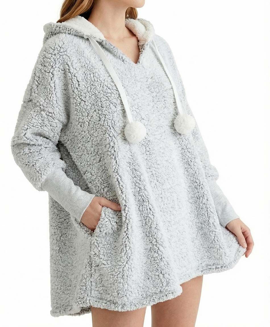 Poler&oacute;n manta mujer pompones oversize