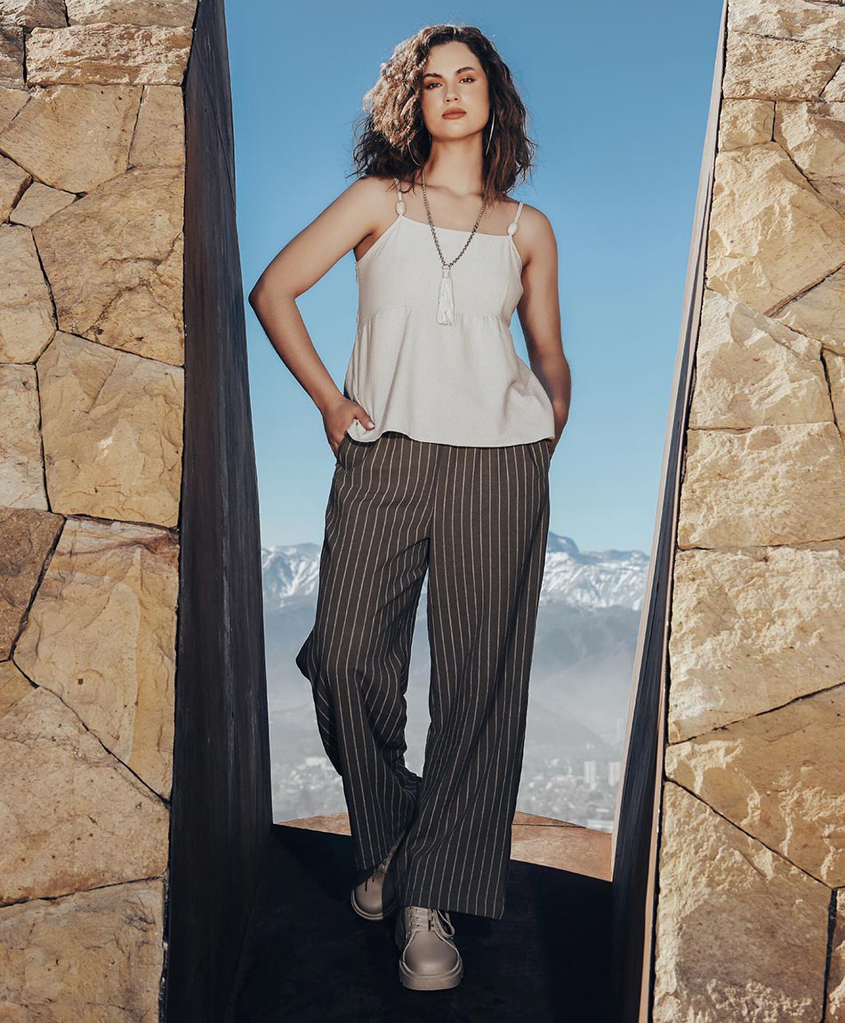 Pantalón mujer líneas cordón ajustable wide Pantalón mujer líneas cordón ajustable wide