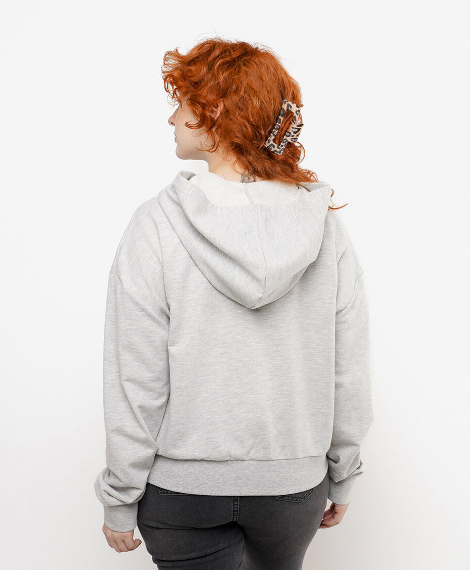 Poler&oacute;n mujer b&aacute;sico gris