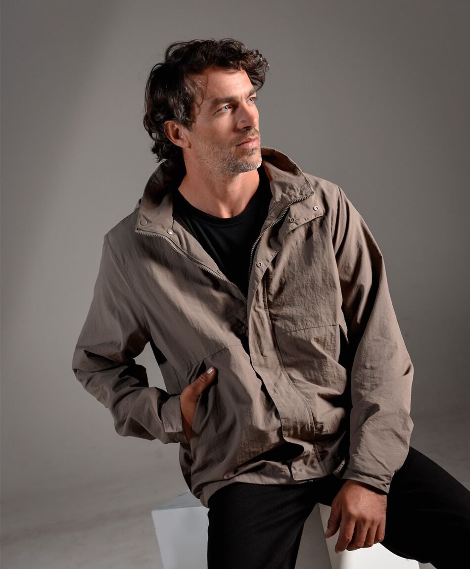 Cortaviento hombre con gorro