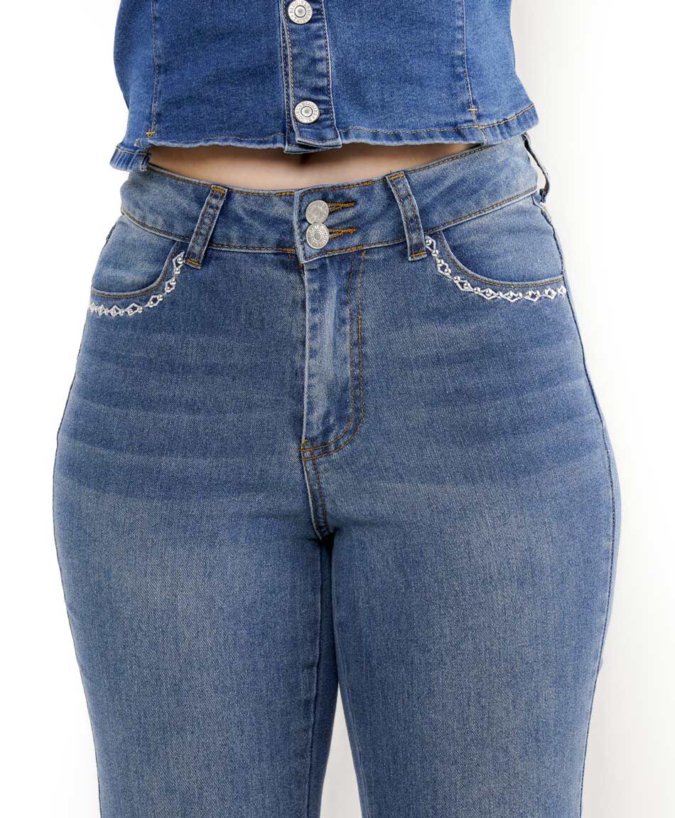 Jeans mujer bolsillos bordados flare