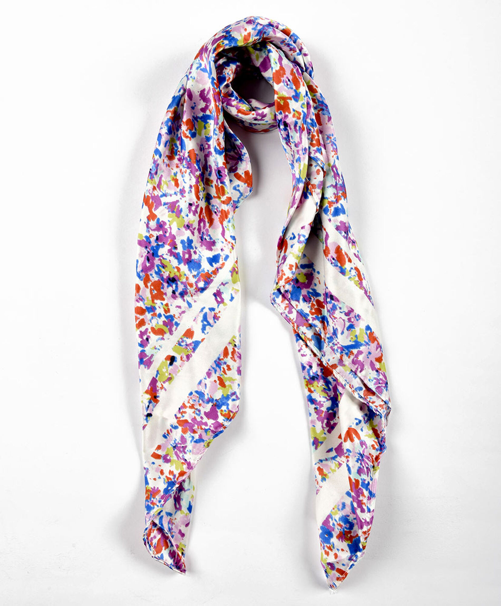 Pañuelo mujer florcitas estilo satín Pañuelo mujer florcitas estilo satín