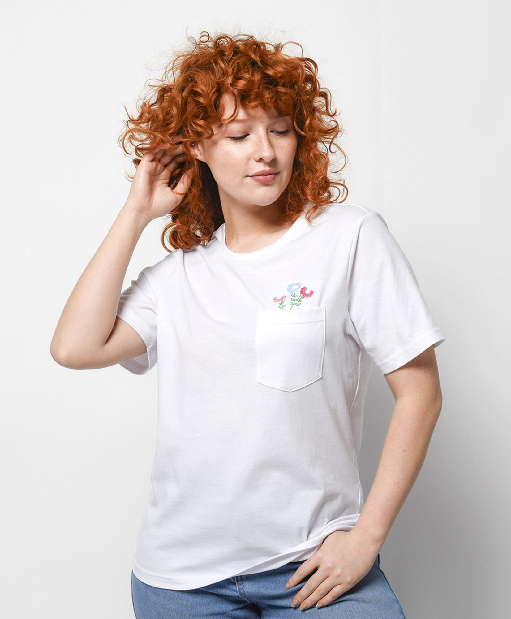Polera mujer flores bordadas Polera mujer flores bordadas