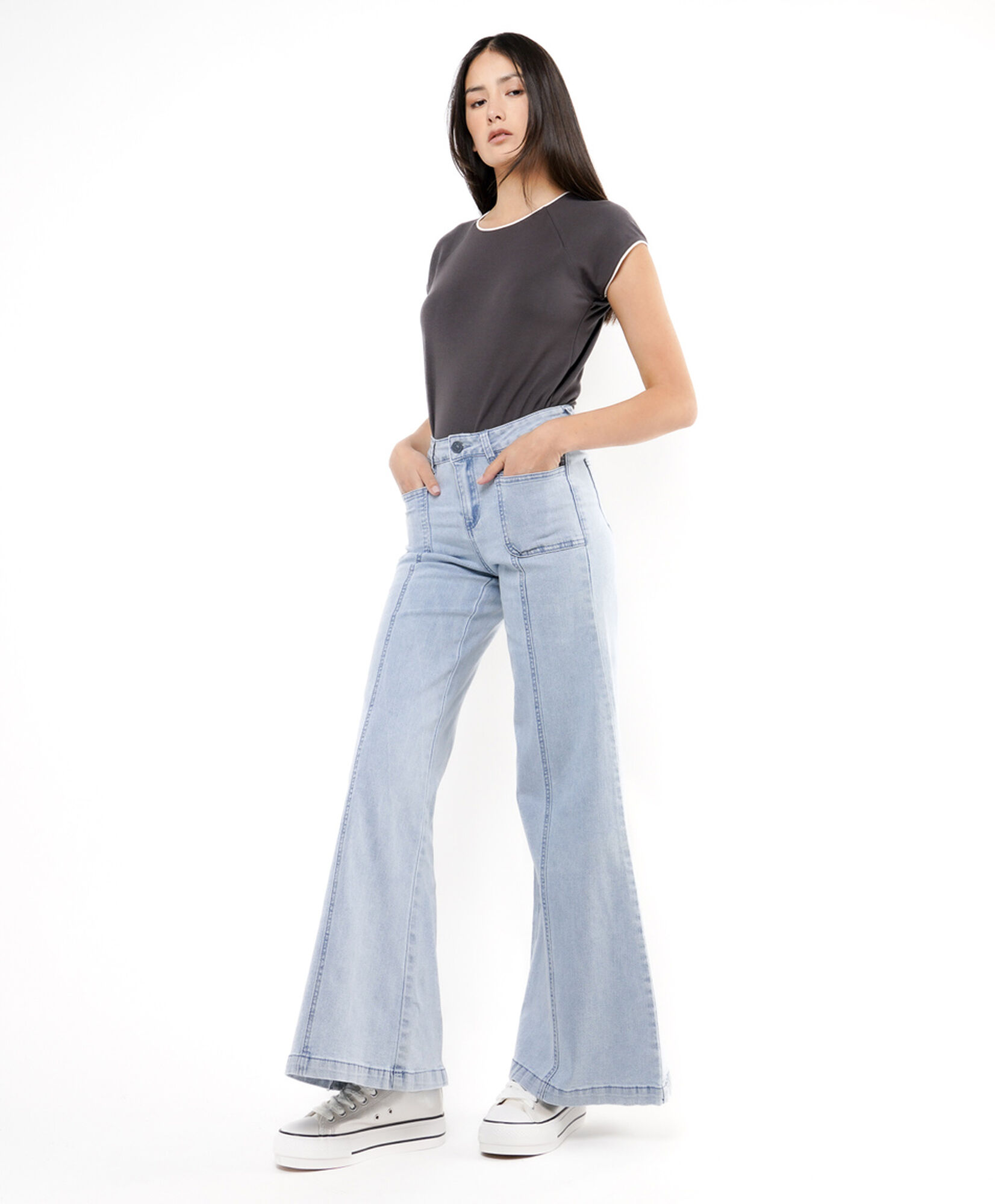 Jeans mujer bolsillos diseño frontal flare Jeans mujer bolsillos diseño frontal flare