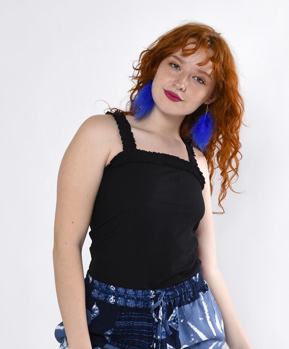 Polera ajustada tirantes cuello cuadrado