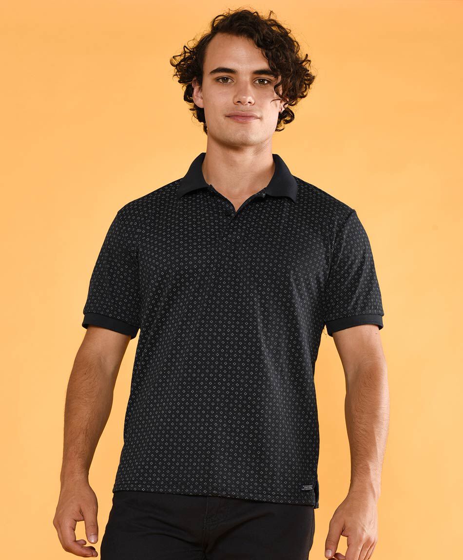 Polera manga corta cuello piqu&eacute;