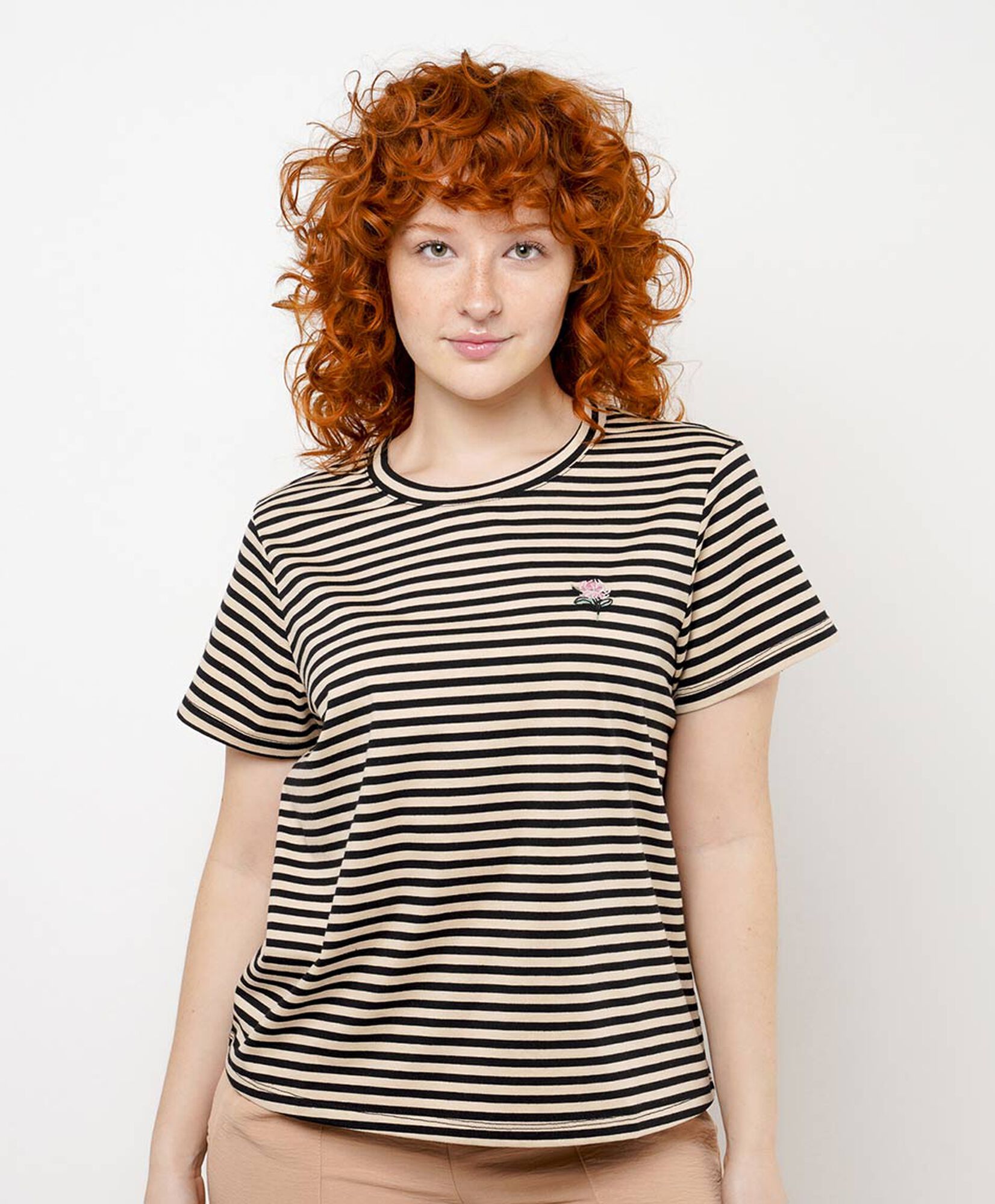 Polera mujer rayas flor bordada Polera mujer rayas flor bordada