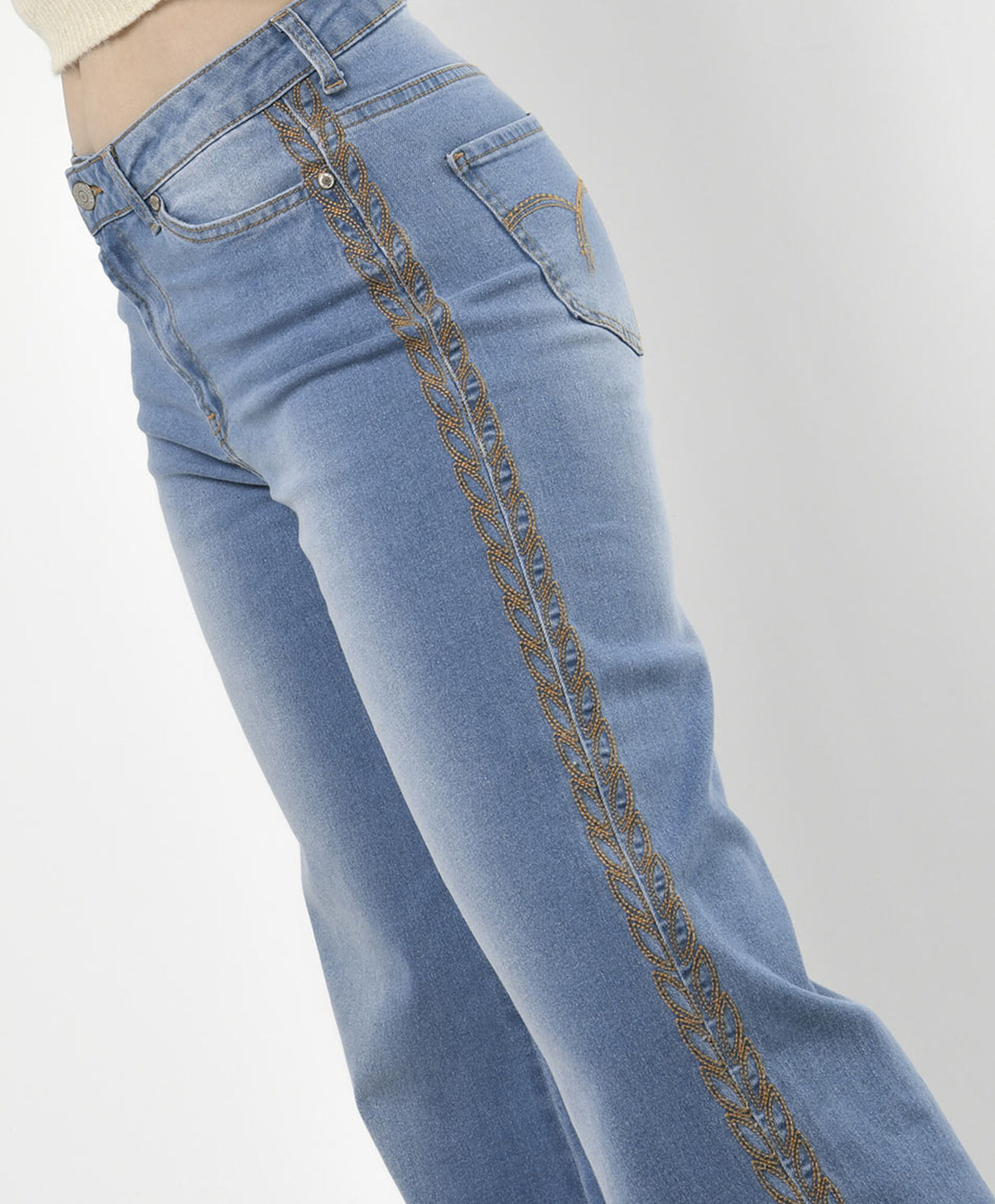 Jeans mujer lateral bordado wide Jeans mujer lateral bordado wide