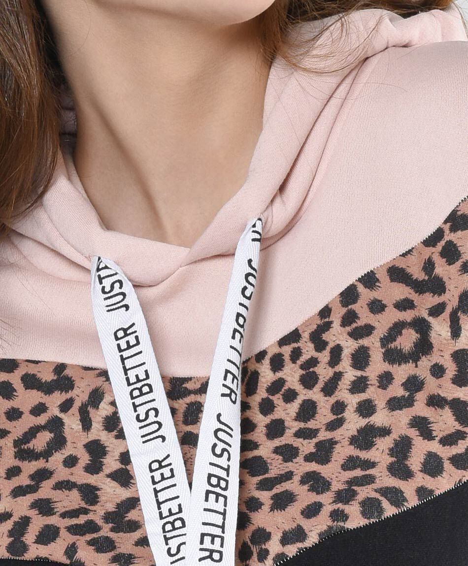 Poler&oacute;n deportivo mujer animal print