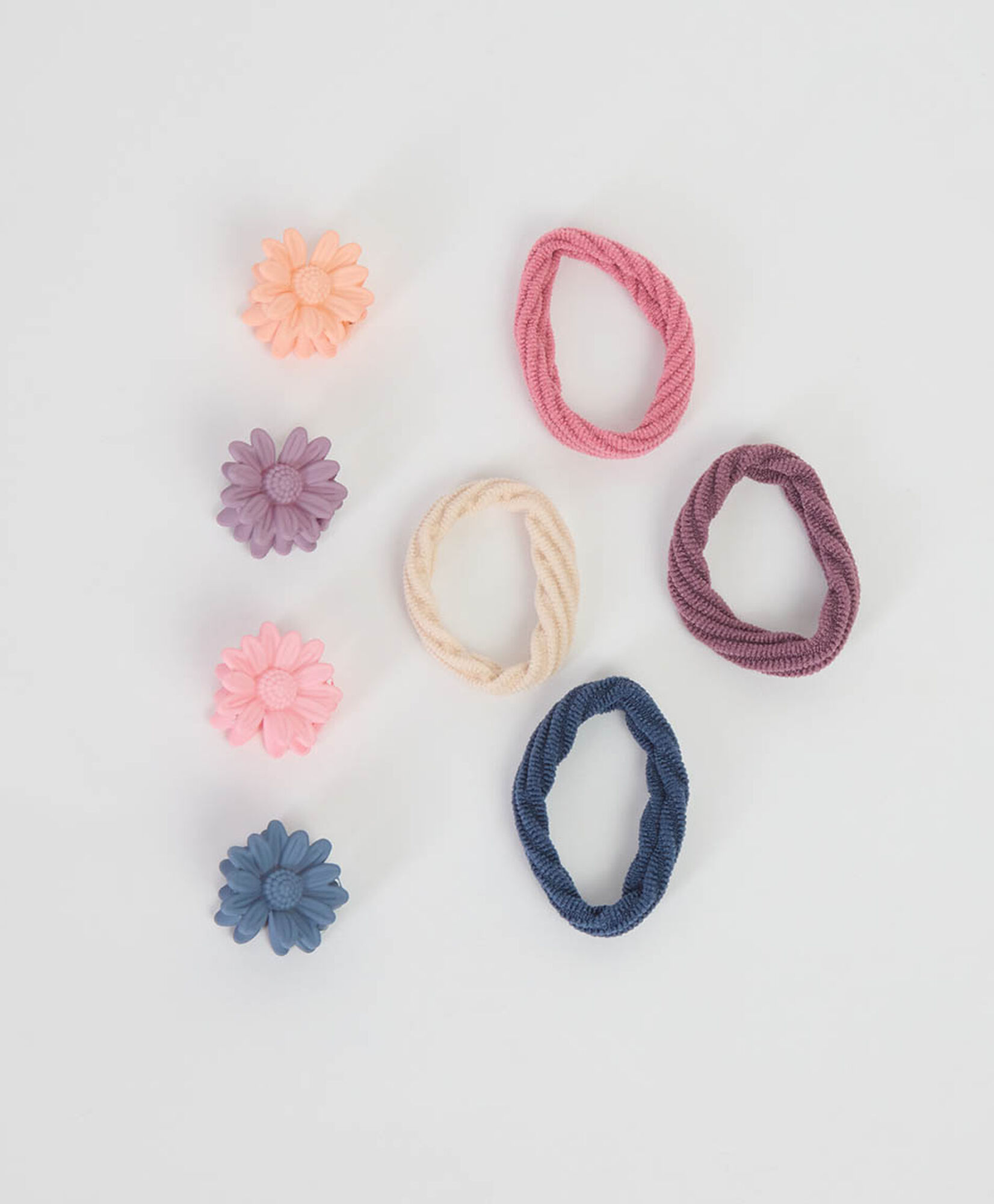 Set 8 colets y pinches infantiles neutros Set 8 colets y pinches infantiles neutros