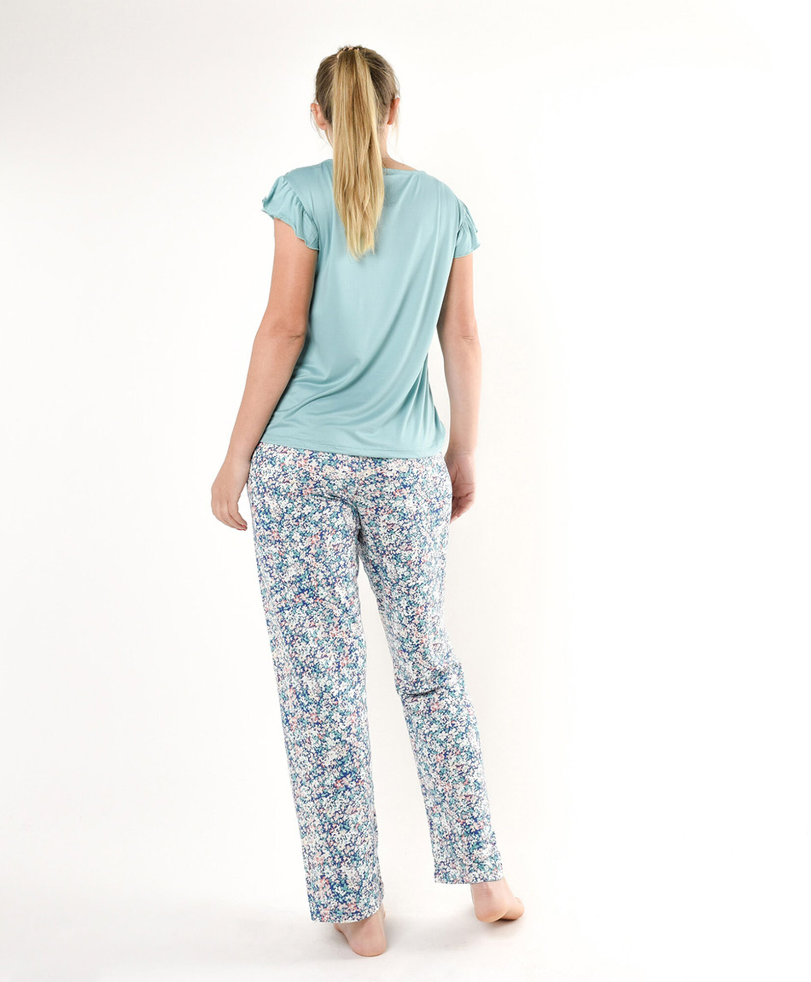 Pijama mujer vuelos floreado Pijama mujer vuelos floreado
