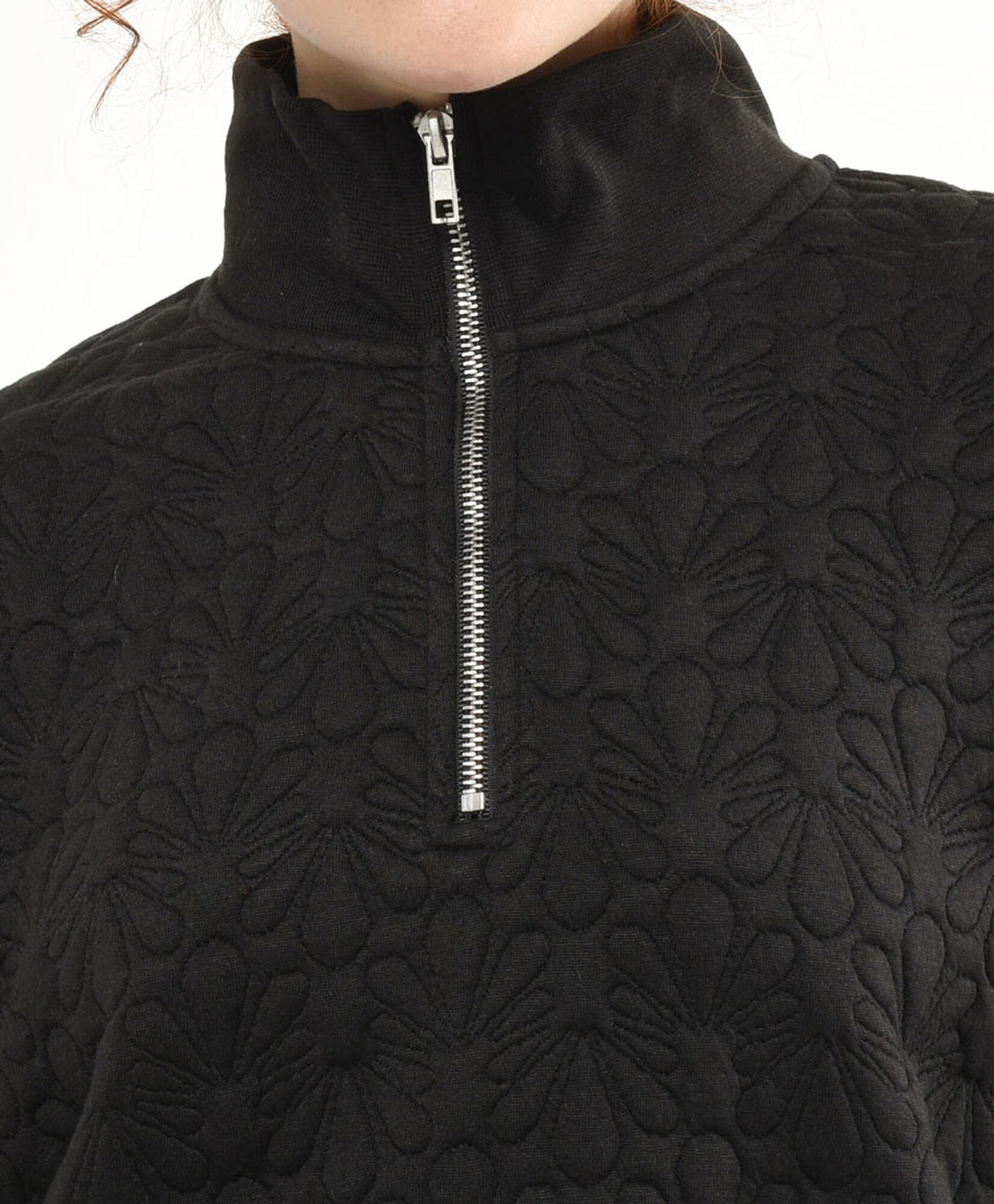 Polerón mujer diseño floral negro Polerón mujer diseño floral negro