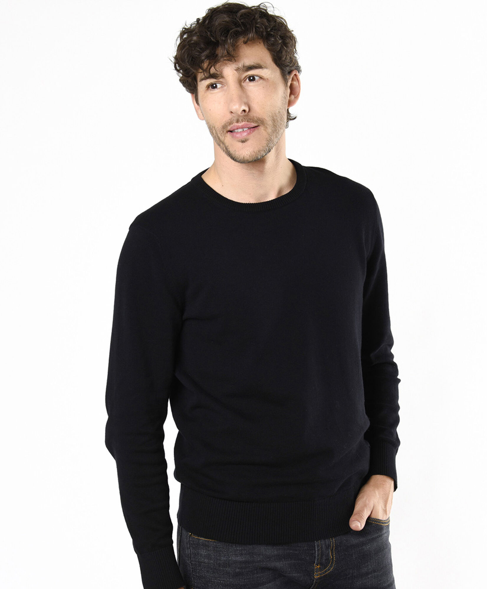 Sweater hombre liso básico negro Sweater hombre liso básico negro