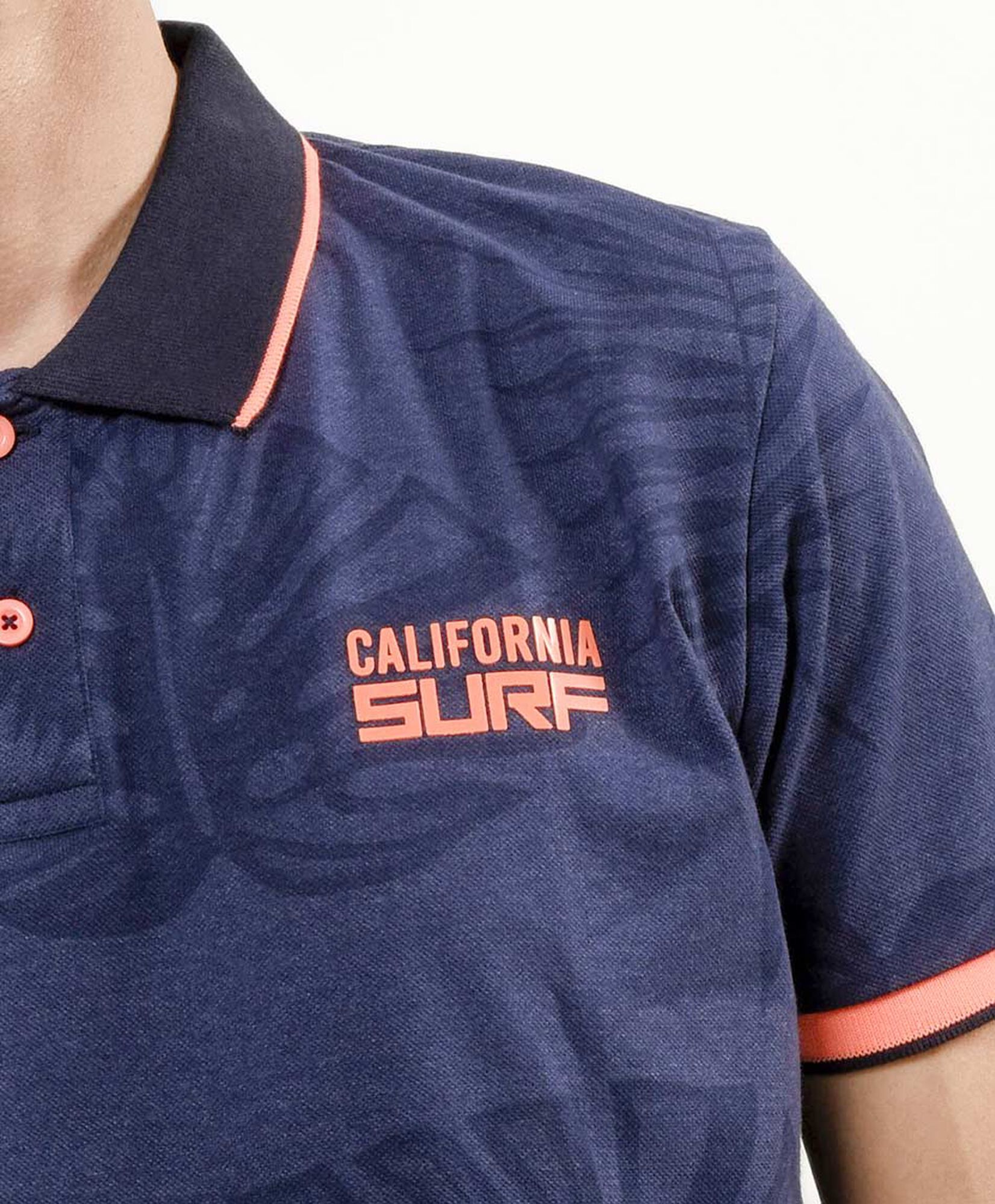 Polera hombre hojas bicolor cuello piqué Polera hombre hojas bicolor cuello piqué