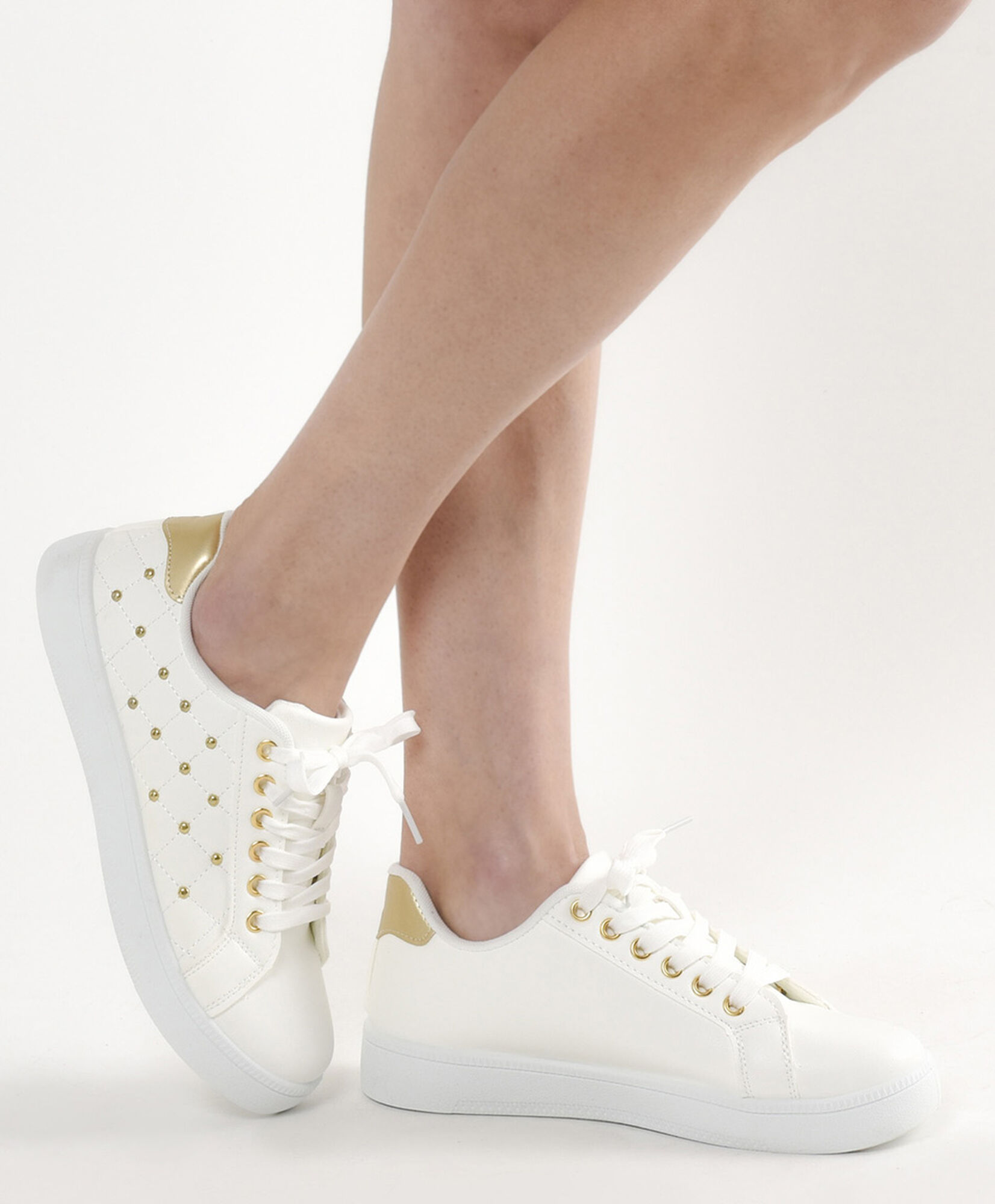 Zapatilla mujer puntos dorados Zapatilla mujer puntos dorados