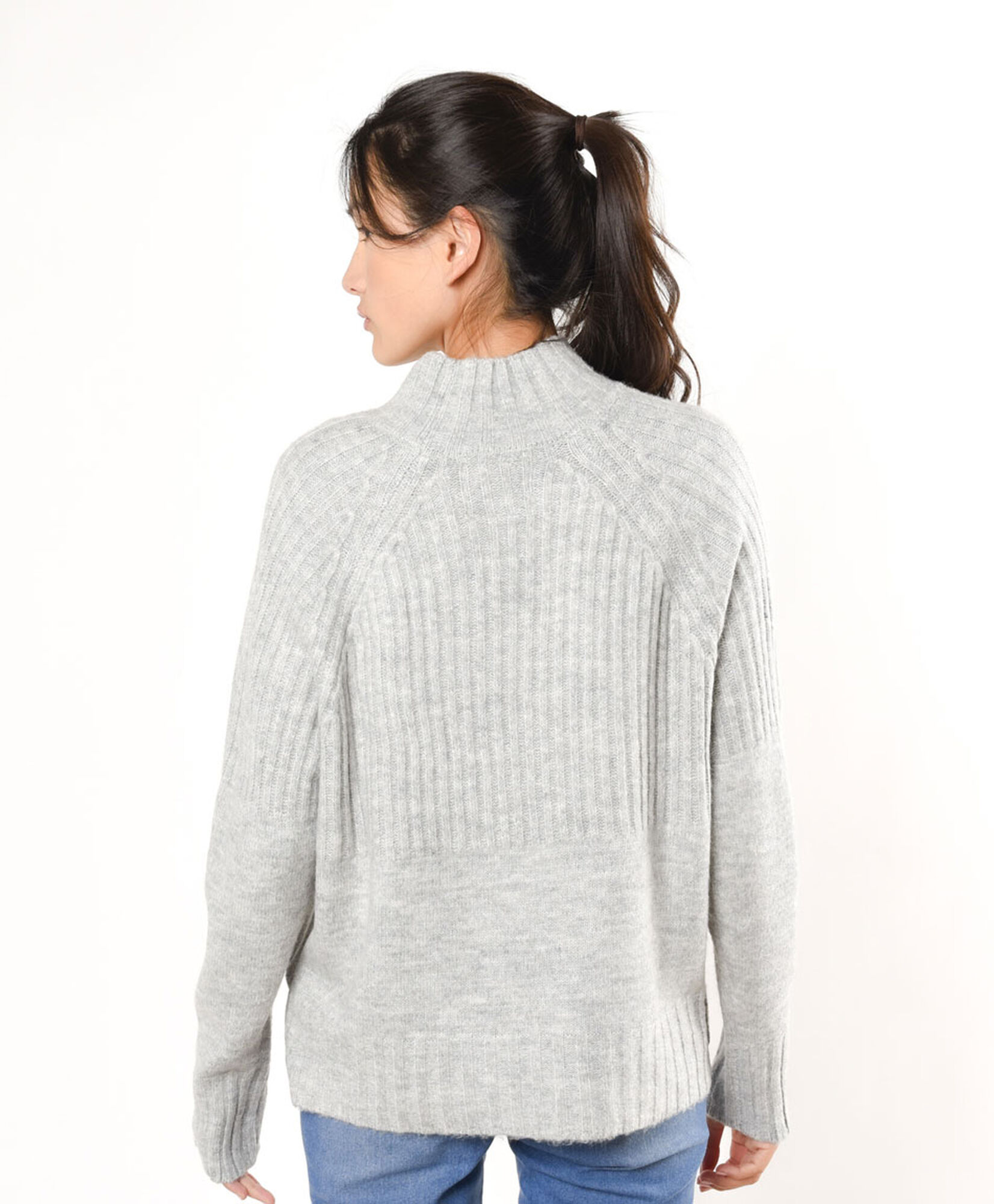 Sweater mujer cuello medio gris Sweater mujer cuello medio gris